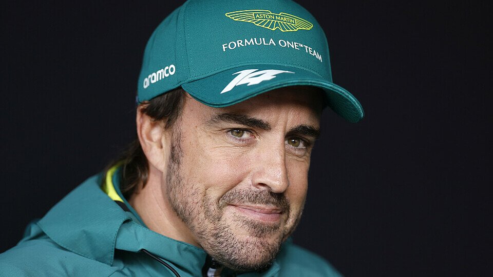 Fernando Alonso sieht Aston Martin noch lange nicht in der Krise, Foto: LAT Images