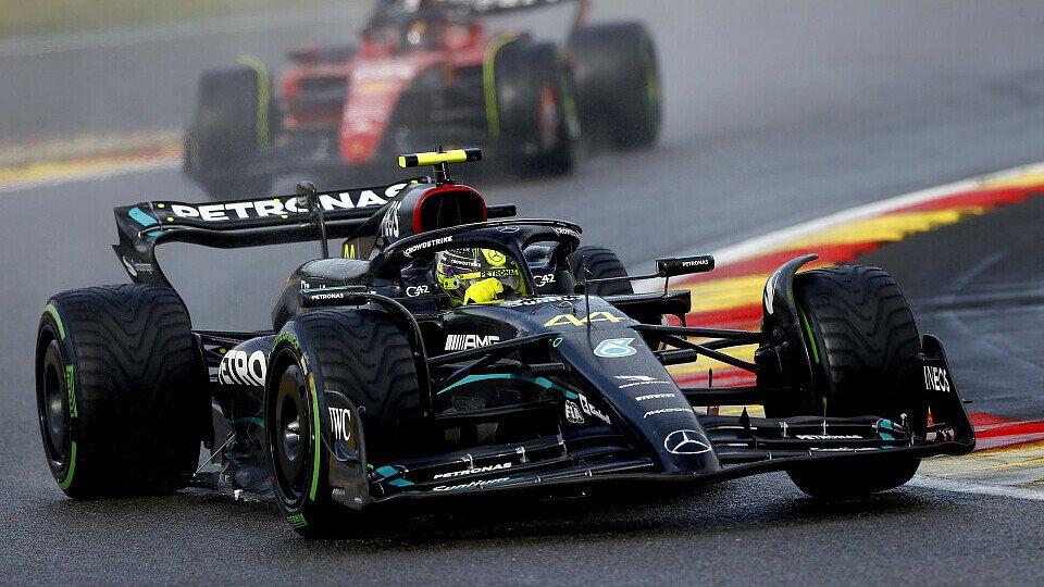 Lewis Hamilton vor Carlos Sainz Jr. beim Sprint Race in Spa-Francorchamps