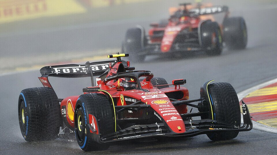 Carlos Sainz Jr. vor Charles Leclerc beim Sprint Race in Spa-Francorchamps