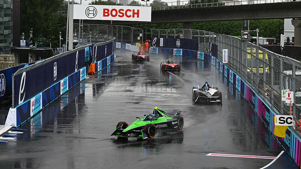 Regen in London: Nick Cassidy beim Formel E Finale