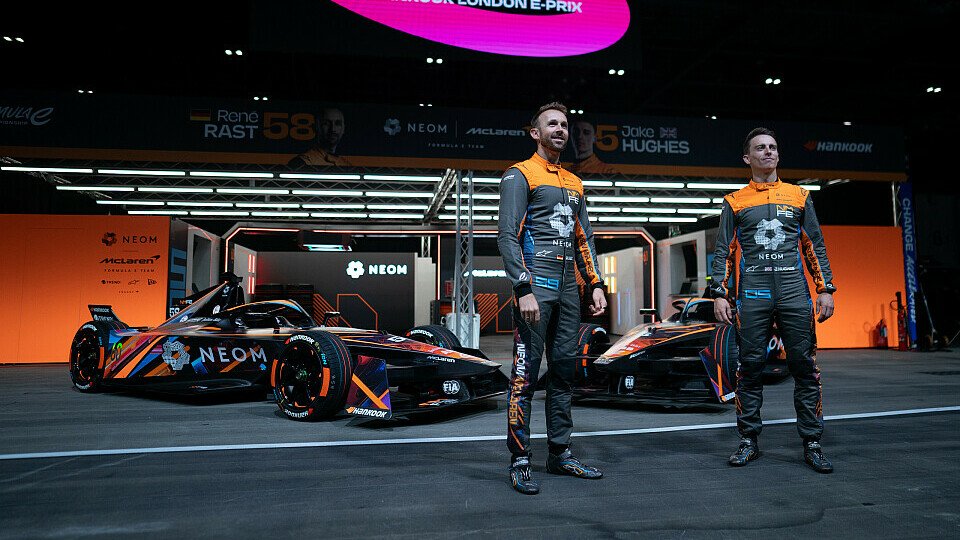 Rene Rast und Jake Hughes beim Teamportrait des Formel-E-Teams McLaren