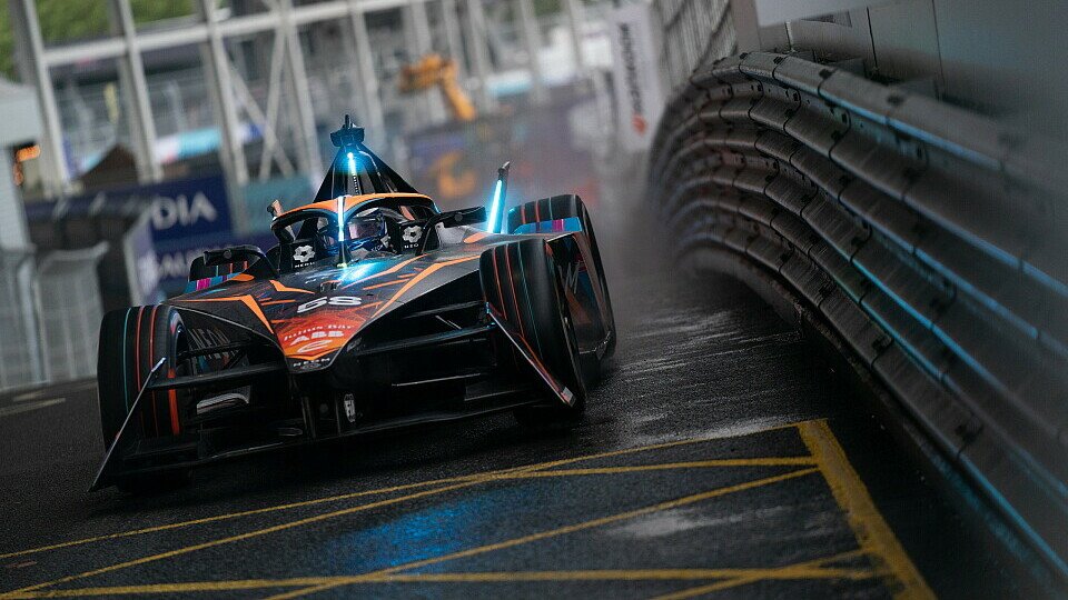 Rene Rast im McLaren beim Formel-E-Rennen in London unter Regen