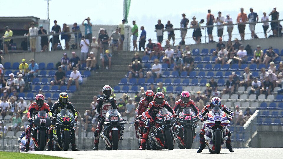 MotoGP-Fahrer beim Probestart in Spielberg.