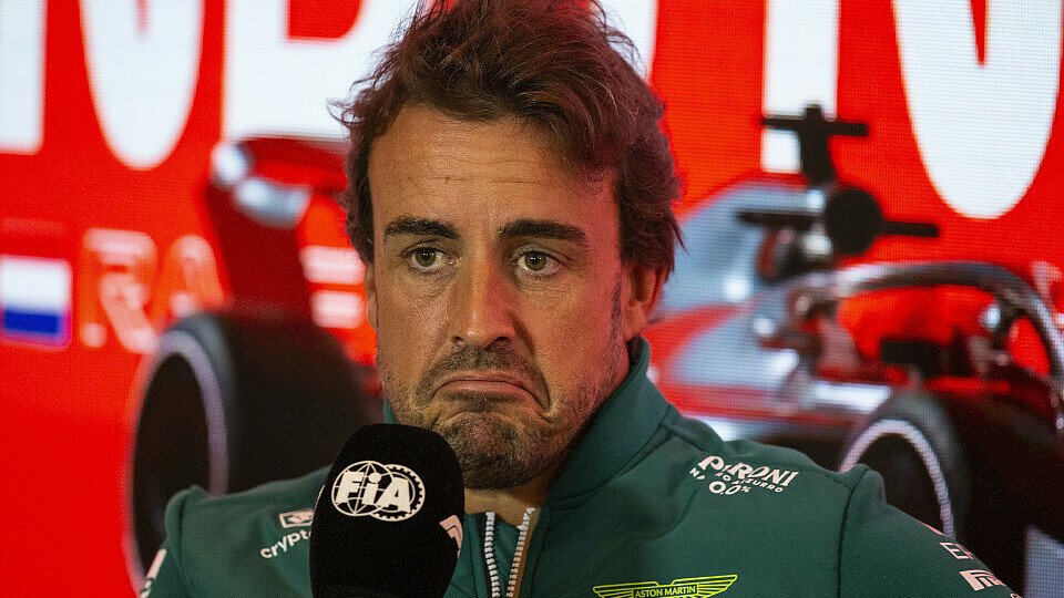 Pressekonferenz mit Aston Martin-Fahrer Fernando Alonso