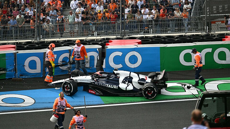 Unfall: Daniel Ricciardo im AlphaTauri in der Steilkurve