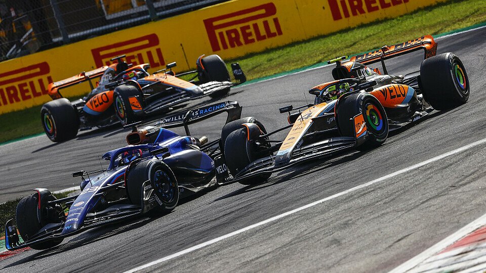 Williams-Pilot Alexander Albon führt vor den beiden McLaren-Fahrern Lando Norris und Oscar Piastri