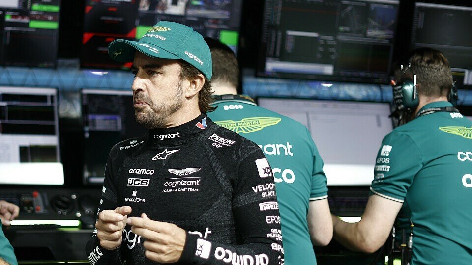 Fernando Alonso (Aston Martin) beim Formel-1-Rennen in Singapur 2023.