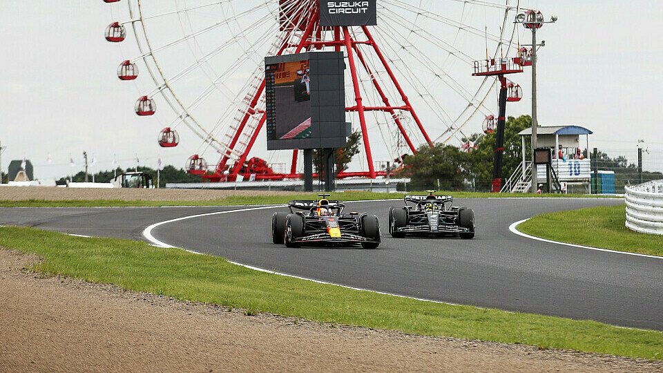 Red Bull-Pilot Max Verstappen vor Lewis Hamilton im Mercedes