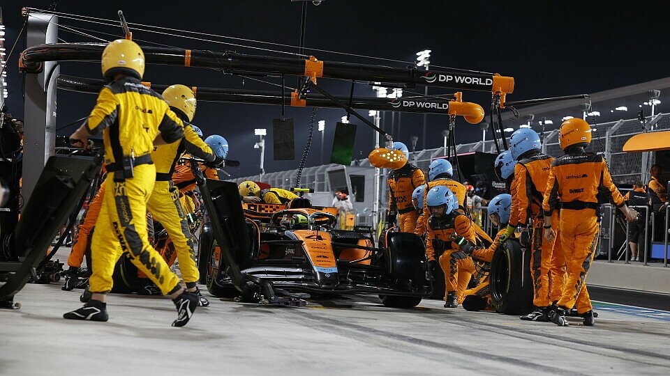 McLaren-Fahrer Lando Norris beim Boxenstopp