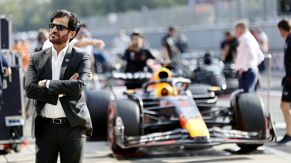FIA-Präsident Mohammed Ben Sulayem im Parc Ferme beim Belgien-GP vor Max Verstappens Auto