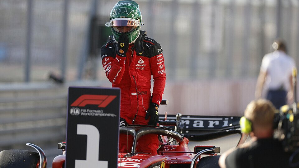 Polesetter Charles Leclerc im Ferrari nach dem Qualifying im Parc Ferme