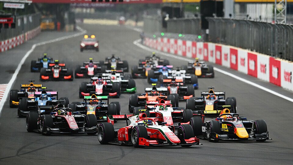 Start des Formel 2 Rennens in Baku