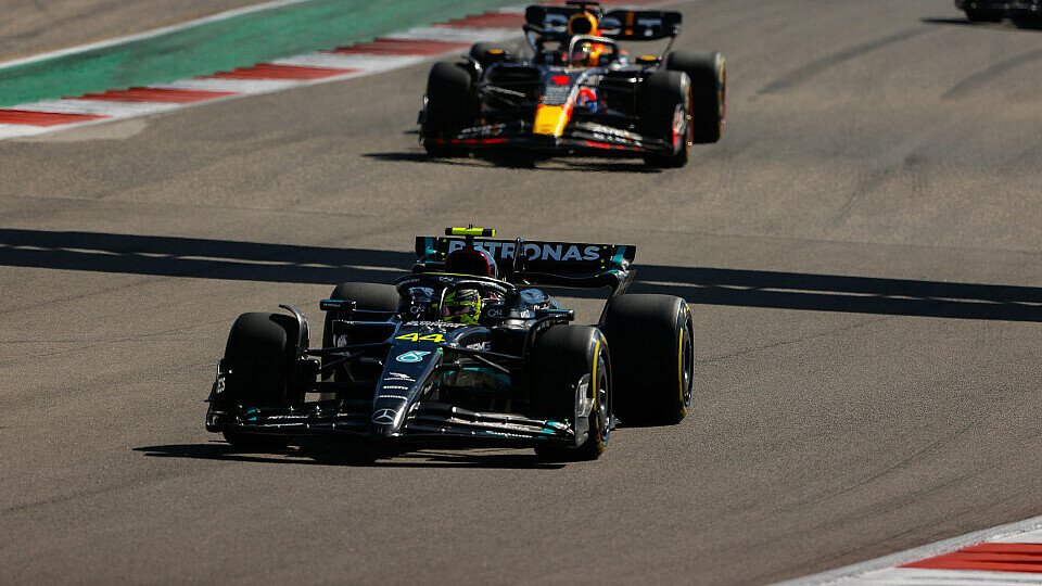 Lewis Hamilton vor Max Verstappen im Formel-1-Rennen von Austin