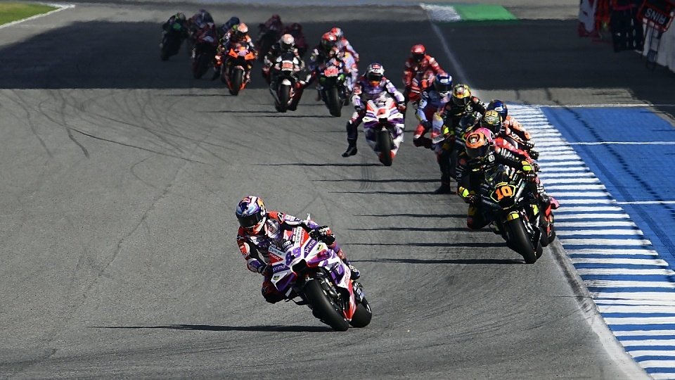 Jorge Martin führt das Feld im MotoGP-Sprint von Thailand an