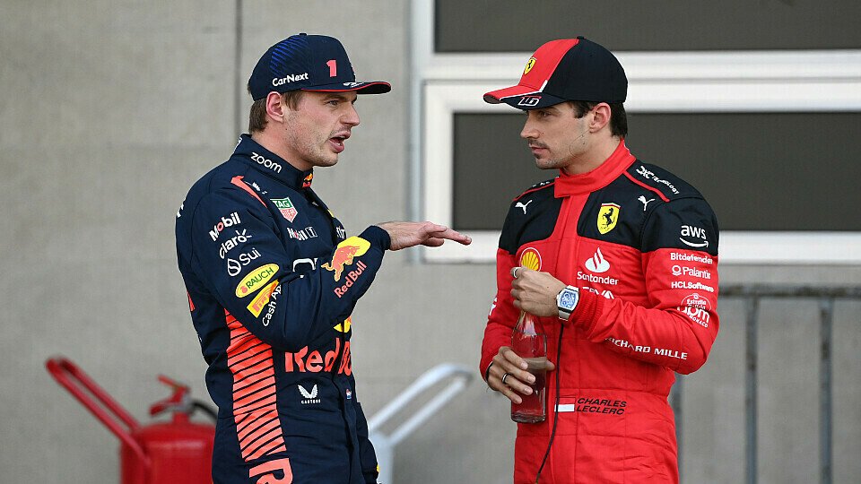 Max Verstappen (Red Bull) und Charles Leclerc (Ferrari) im Gespräch nach dem Formel-1-Qualifying in Mexiko-Stadt