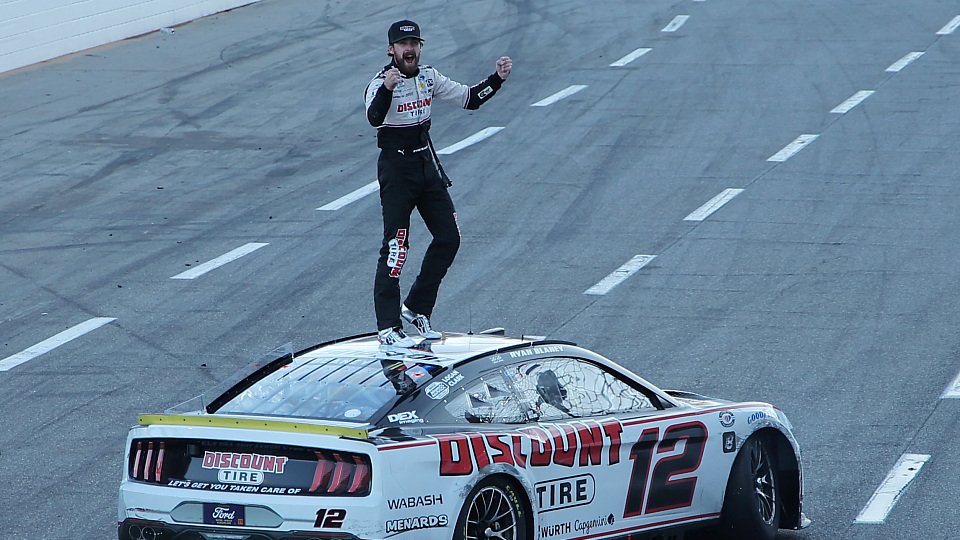 Ryan Blaney gewinnt das 9. Playoff-Rennen in Martinsville, Foto: Getty Images / NASCAR