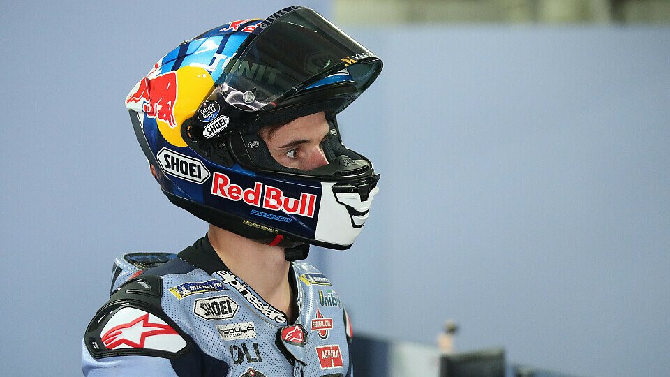 Alex Marquez wartet in seiner Gresini-Ducati-Box