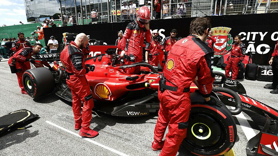 Ferrari-Fahrer Charles Leclerc in der Startaufstellung