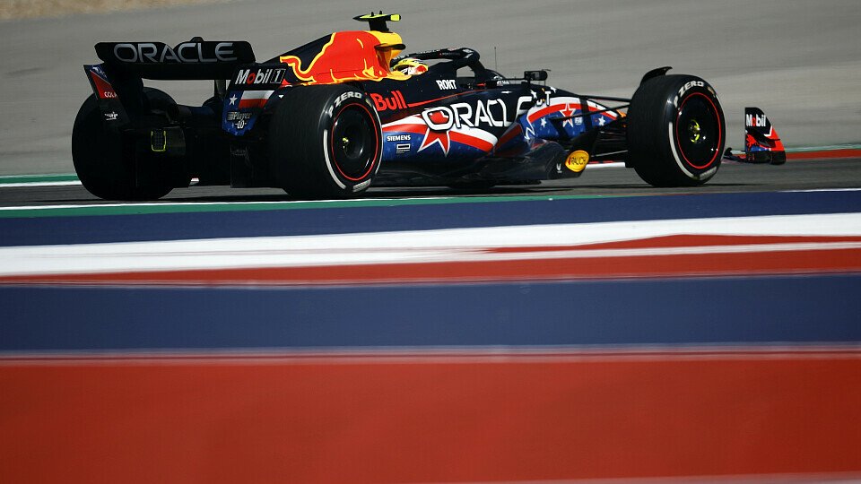 Sergio Perez im Red Bull RB19 auf dem Circuit of the Americas in Austin.