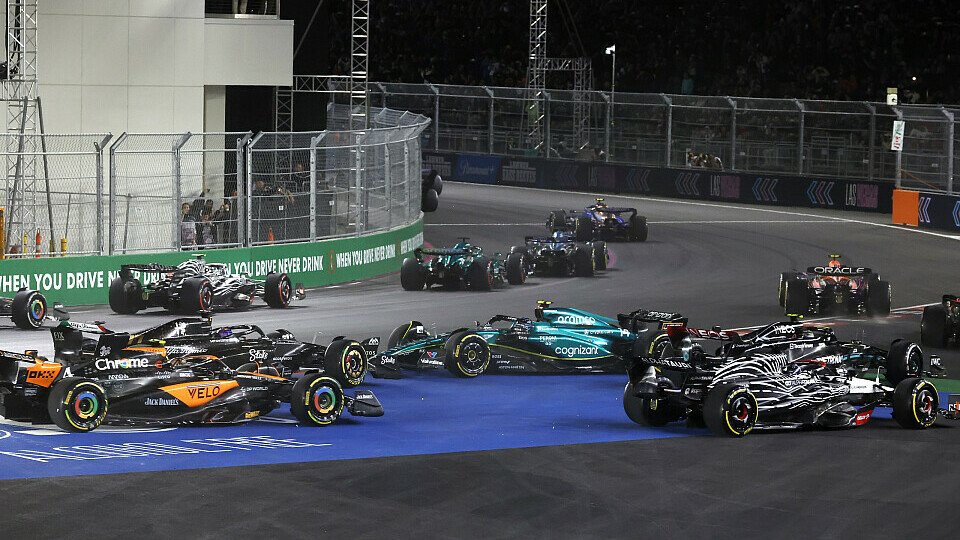 Startunfall mit Fernando Alonso im Aston Martin Startunfall mit Fernando Alonso im Aston Martin