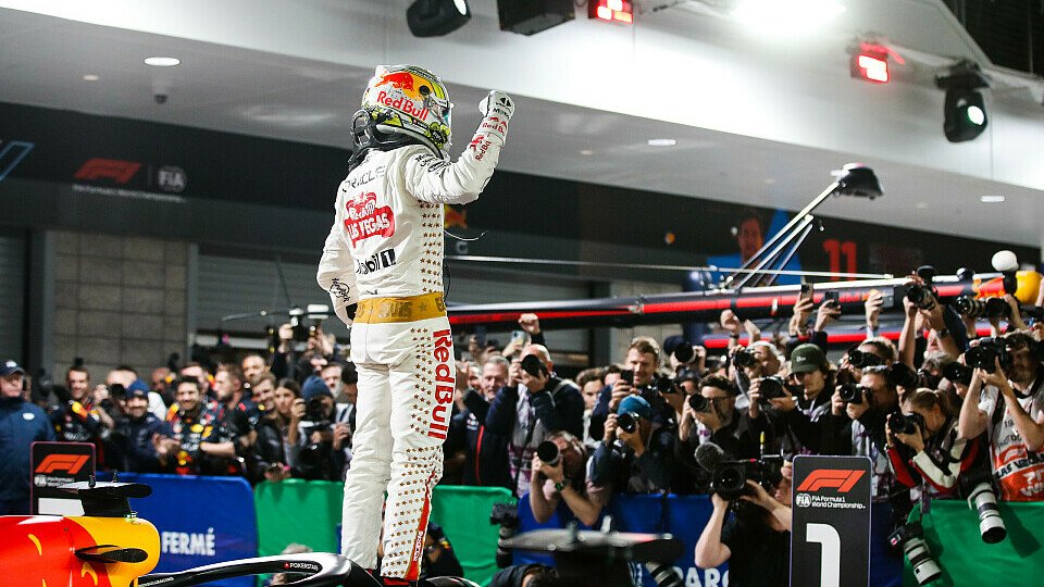 Red Bull-Fahrer Max Verstappen feiert seinen 18. Saisonsieg im Parc Ferme