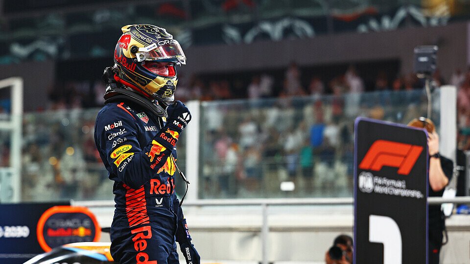 Red Bull-Pilot Max Verstappen feiert die Pole Position nach dem Qualifying in Abu Dhabi