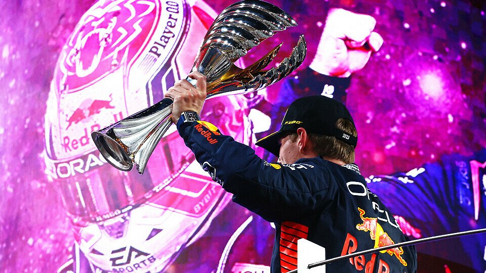 Red Bull-Pilot Max Verstappen feiert seinen 19. Saisonsieg auf dem Podium
