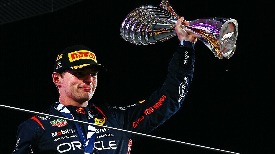 Red Bull-Pilot Max Verstappen feiert seinen 19. Saisonsieg auf dem Podium