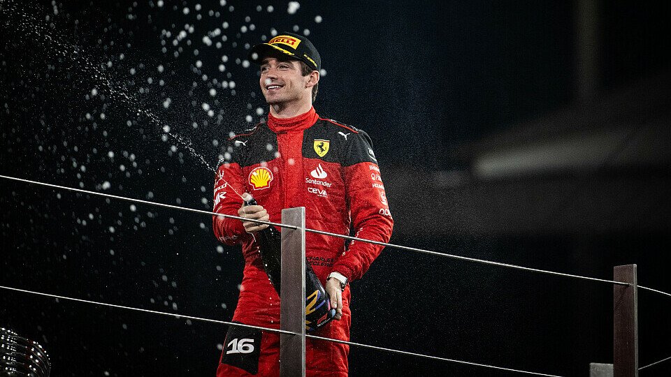 Ferrari-Pilot Charles Leclerc feiert Platz 2 auf dem Podium