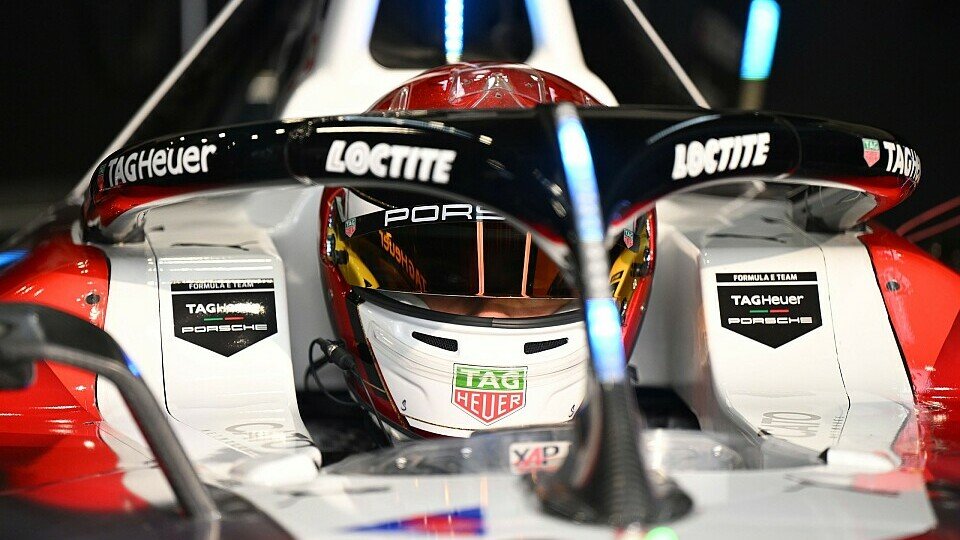 Pascal Wehrlein im Porsche im Qualifying zum Diriyah ePrix 2024.