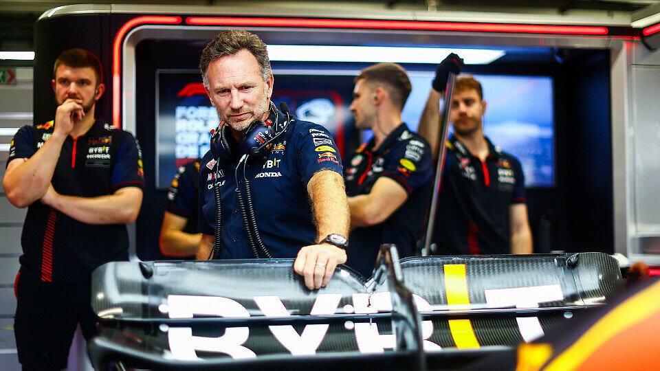 Red Bull Teamchef Christian Horner in der Garage.