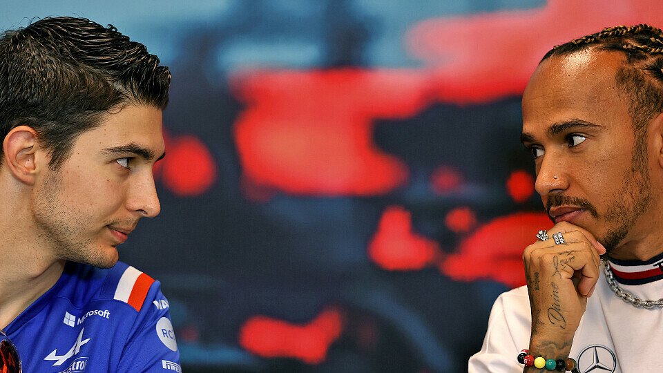 Esteban Ocon (Alpine) und Lewis Hamilton (Mercedes) bei der Pressekonferenz vor dem Monaco-GP 2022.