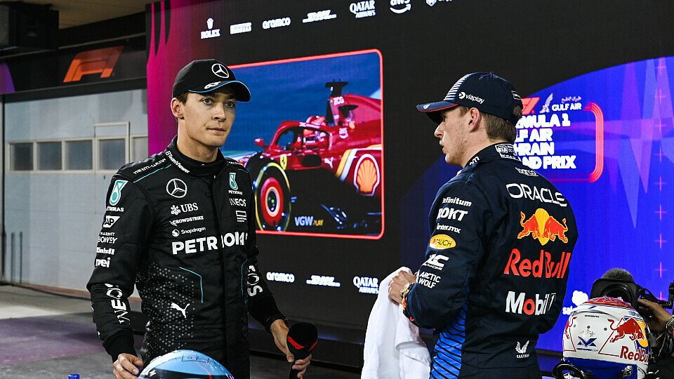 Polesetter Max Verstappen (Red Bull) und George Russell (P3, Mercedes) im Parc Ferme