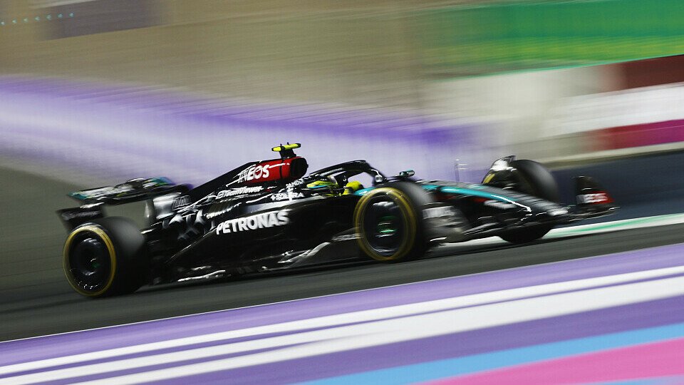 Lewis Hamilton im 2. Training zum Saudi-Arabien-GP auf der Strecke