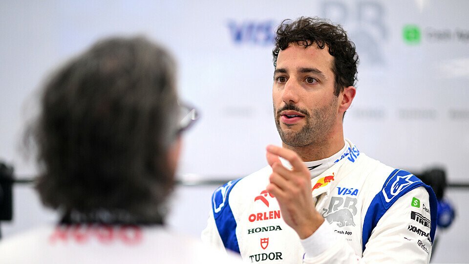 Daniel Ricciardo in Saudi-Arabien im Gespräch mit Laurent Mekies