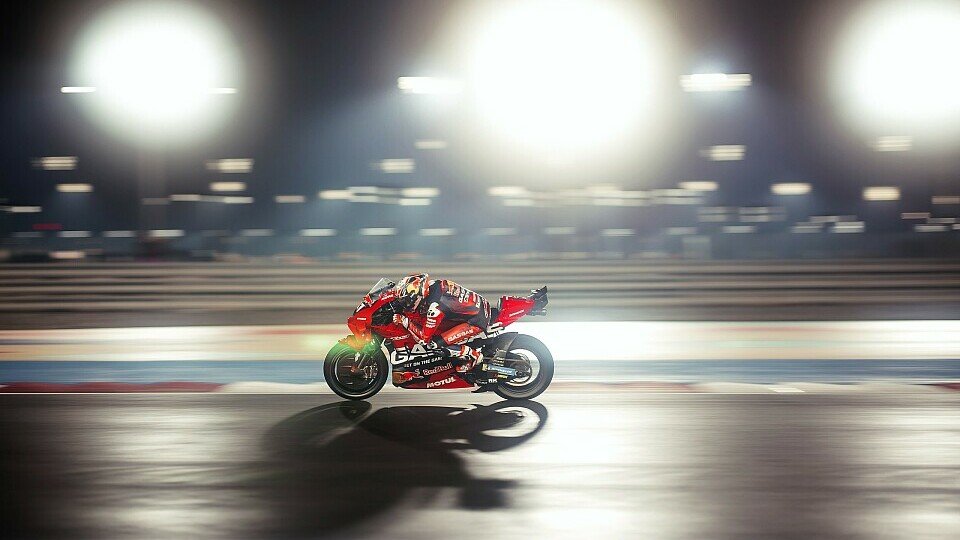 Die MotoGP-Fahrer gingen erstmals bei Regen in Katar auf die Strecke, Foto: Tech3 Media