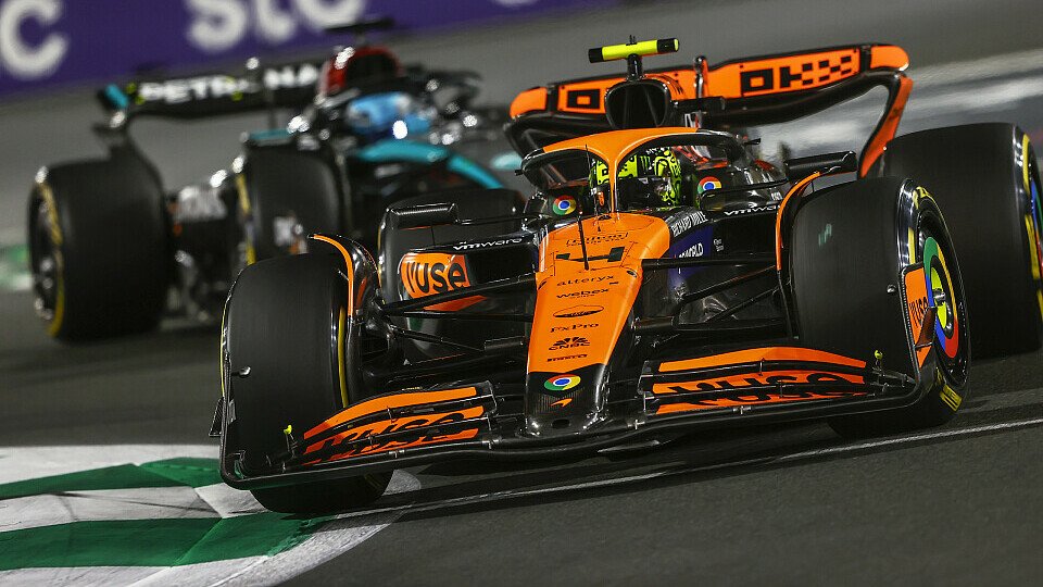 McLaren-Fahrer Lando Norris vor George Russell im Mercedes