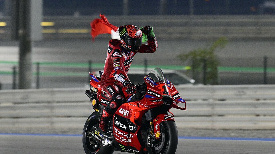 Francesco Bagnaia lies Ducati im Katar Grand Prix jubeln, Foto: LAT Images