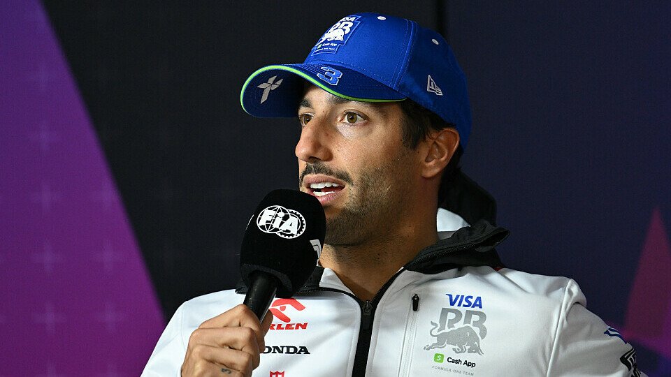 Racing Bulls-Fahrer Daniel Ricciardo in der Pressekonferenz