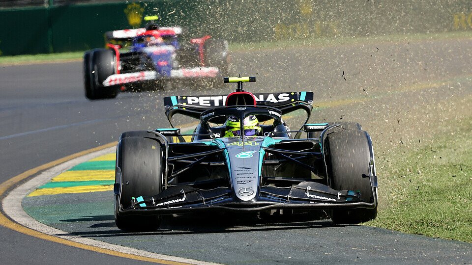 Mercedes-Pilot Lewis Hamilton auf Abwegen vor Yuki Tsunoda im Racing Bulls