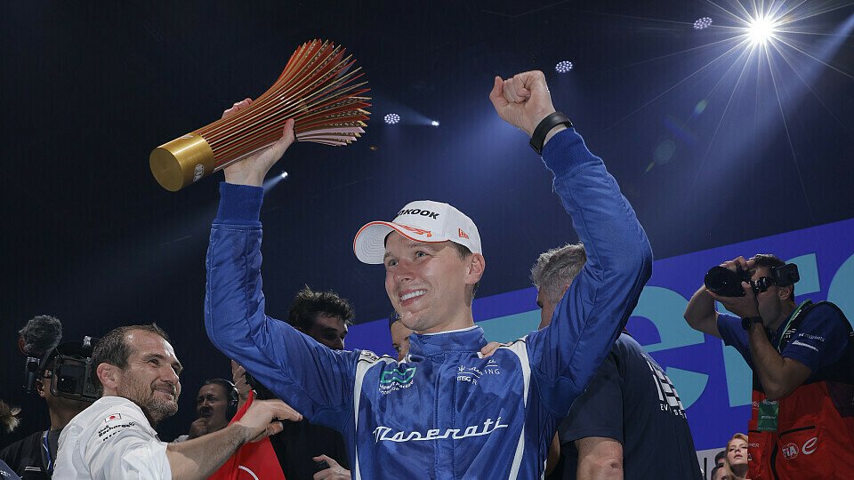 Sieger Maximilian Günther (Maserati MSG Racing) feiert auf dem Podium