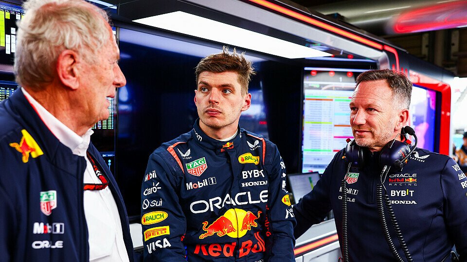 Motorsportchef Dr. Helmut Marko, Max Verstappen und Teamchef Christian Horner in der Red Bull-Box