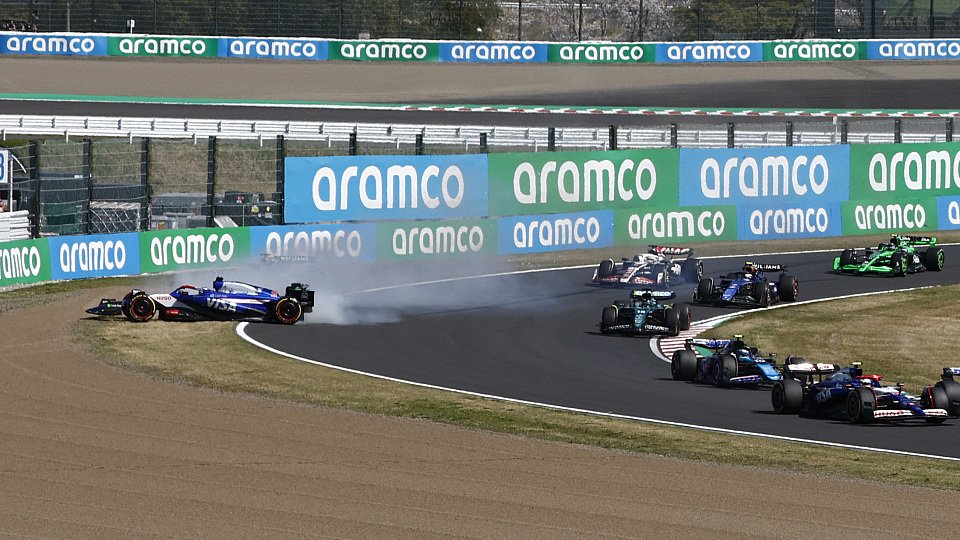 Start-Crash mit Daniel Ricciardo (Racing Bulls) und Alexander Albon (Williams) 
