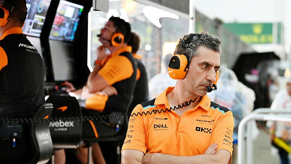 McLaren-Teamchef Andrea Stella am Kommandostand