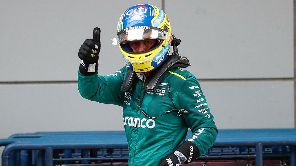 Sprint-Qualifying: Aston Martin-Fahrer Fernando Alonso feiert Platz 3 im Parc Ferme