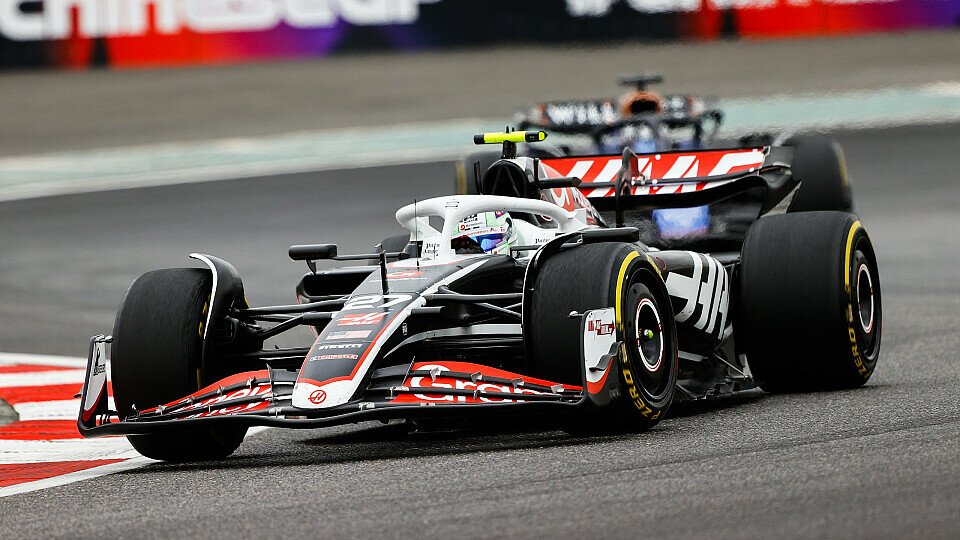 Haas-Pilot Nico Hülkenberg vor Alexander Albon im Williams
