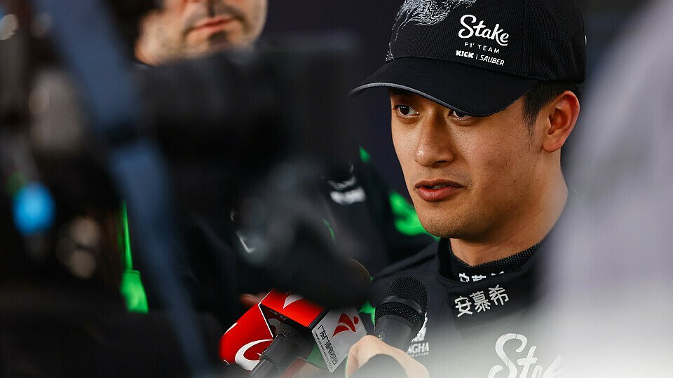 Sauber-Fahrer Guanyu Zhou im Interview nach dem Sprint-Rennen