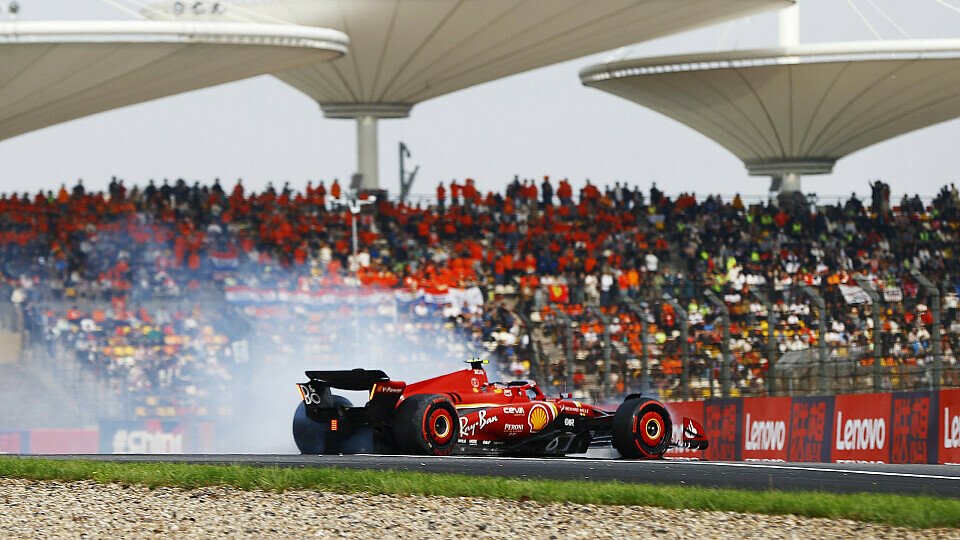 Ferrari-Fahrer Carlos Sainz Jr. mit Crash in Q2
