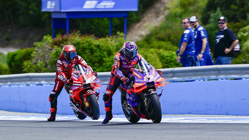 Jorge Martin und Francesco Bagnaia wollen weiterhin Risiko gehen, Foto: LAT Images