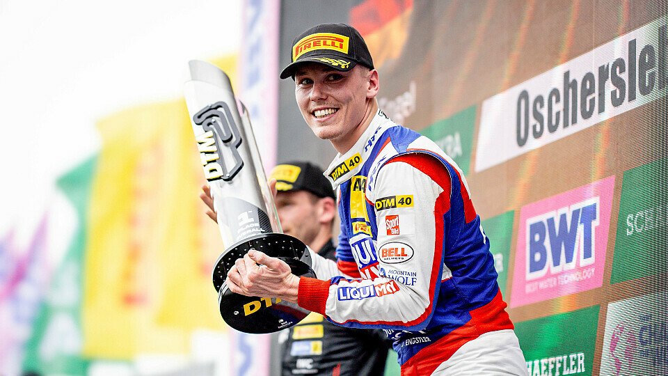 Luca Engstler (GRT Grasser Racing Team) feiert seinen ersten DTM-Sieg auf dem Podium